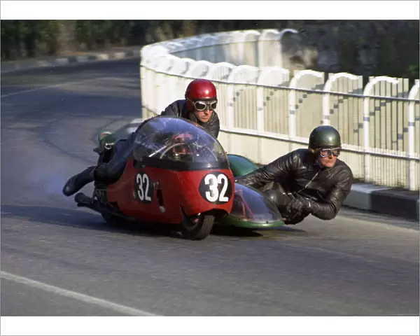 Gordon Fox & Simon Greensmith (Triumph) 1971 500 Sidecar TT