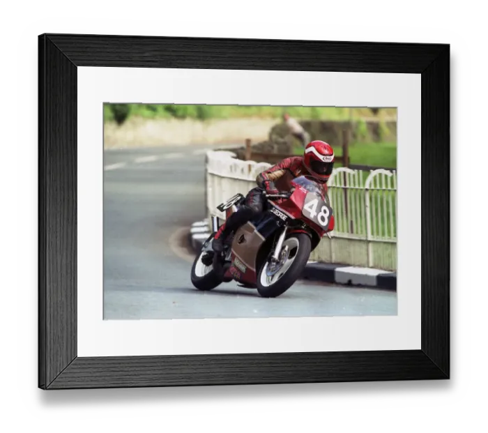 Framed Print : David Wallis (Suzuki) 1990 Lightweight 400 TT Framed Print : David Wallis (Suzuki) 1990 Lightweight 400 TT