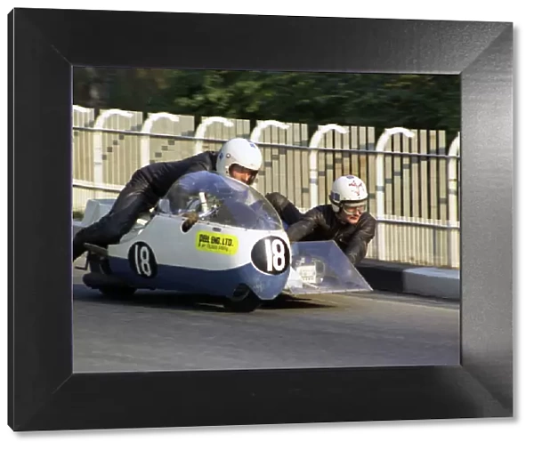 Ernie Leece & John Molyneux (LMS) 1971 500 Sidecar TT