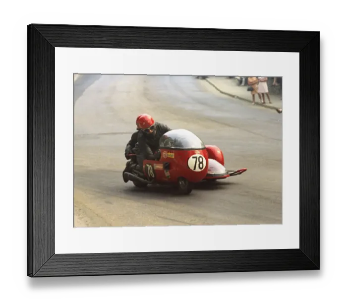 Framed Print : Ted Lloyd & Terry Harrington (Triumph) 1970 500 Sidecar TT Framed Print : Ted Lloyd & Terry Harrington (Triumph) 1970 500 Sidecar TT