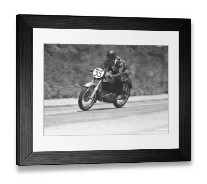 Framed Print : Ron Jerrard (Norton) 1953 Senior Clubman TT Framed Print : Ron Jerrard (Norton) 1953 Senior Clubman TT