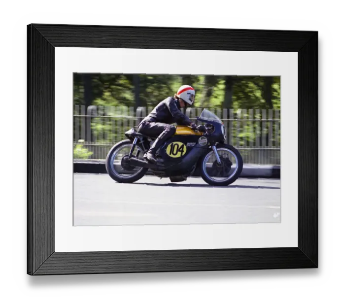 Framed Print : Tom Thomson (Norton) 1972 Senior Manx Grand Prix Framed Print : Tom Thomson (Norton) 1972 Senior Manx Grand Prix