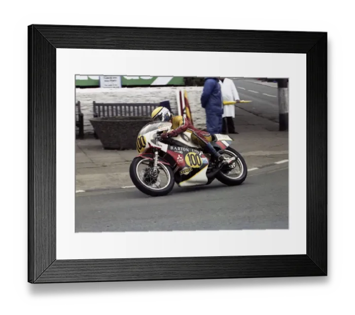 Framed Print : Phil Nichols (Yamaha) 1981 Senior TT Framed Print : Phil Nichols (Yamaha) 1981 Senior TT