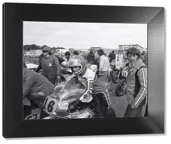 Pat Hennen (Suzuki) and Mick Grant 1977 Senior TT