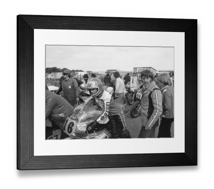 Framed Print : Pat Hennen (Suzuki) and Mick Grant 1977 Senior TT Framed Print : Pat Hennen (Suzuki) and Mick Grant 1977 Senior TT