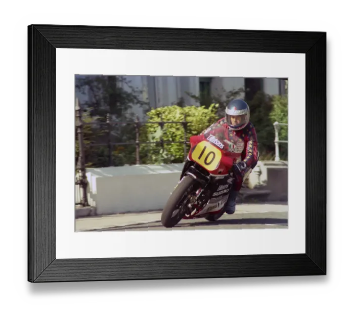 Framed Print : Bob Wright (Suzuki) 1987 Senior Manx Grand Prix Framed Print : Bob Wright (Suzuki) 1987 Senior Manx Grand Prix