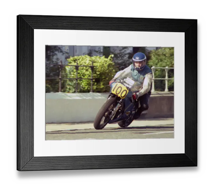 Framed Print : Ken Richardson (Suzuki) 1987 Senior Manx Grand Prix Framed Print : Ken Richardson (Suzuki) 1987 Senior Manx Grand Prix