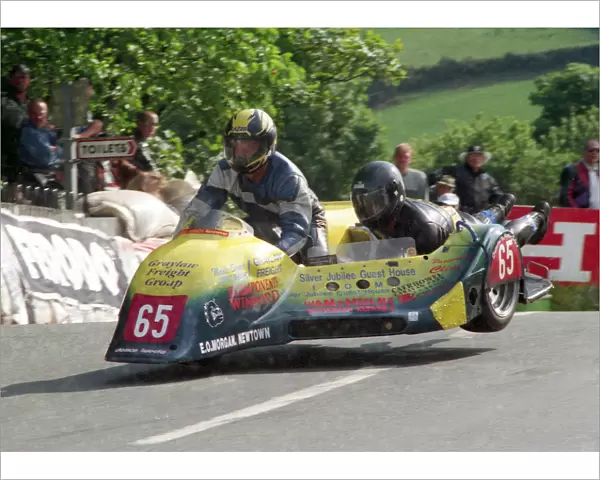 Ken Tomlinson & Stuart Castles (Ireson Yamaha) 1998 Sidecar TT