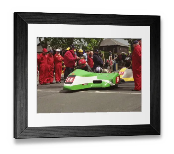 Framed Print : David Stone & Owen Dyke (Yamaha) 1998 Sidecar TT Framed Print : David Stone & Owen Dyke (Yamaha) 1998 Sidecar TT