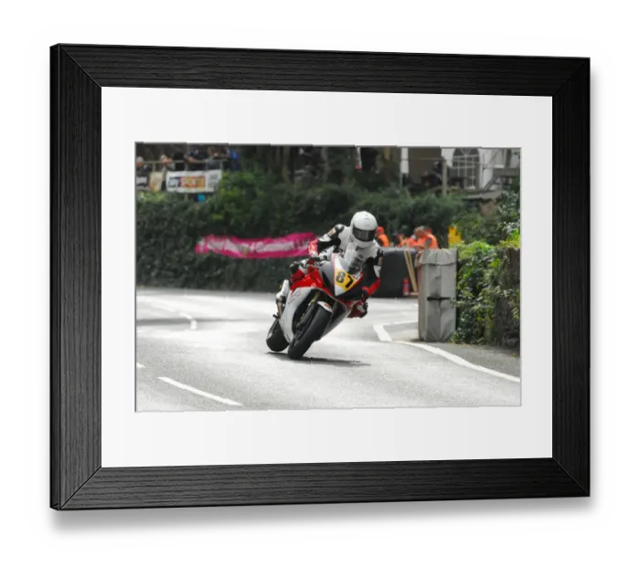 Framed Print : Trevor Matthewson (Suzuki) 2016 Senior Manx Grand Prix Framed Print : Trevor Matthewson (Suzuki) 2016 Senior Manx Grand Prix
