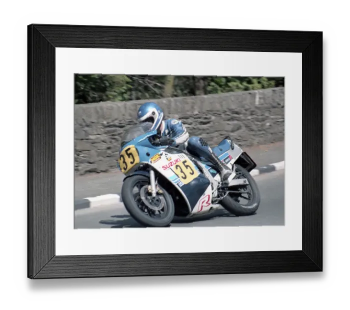 Framed Print : Chris Faulkner (Suzuki) 1985 Senior TT Framed Print : Chris Faulkner (Suzuki) 1985 Senior TT