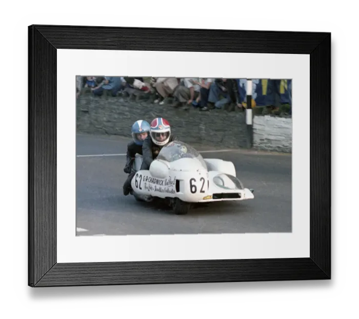 Framed Print : Eric Bregazzi & Jimmy Creer (Kawasaki) 1978 Sidecar TT Framed Print : Eric Bregazzi & Jimmy Creer (Kawasaki) 1978 Sidecar TT