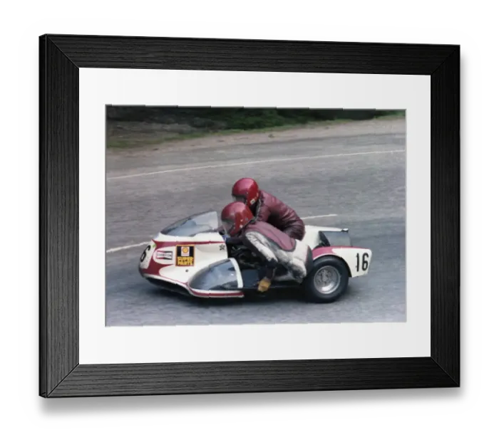 Framed Print : John Barker & Nick Cutmore (Yamaha) 1978 Sidecar TT Framed Print : John Barker & Nick Cutmore (Yamaha) 1978 Sidecar TT