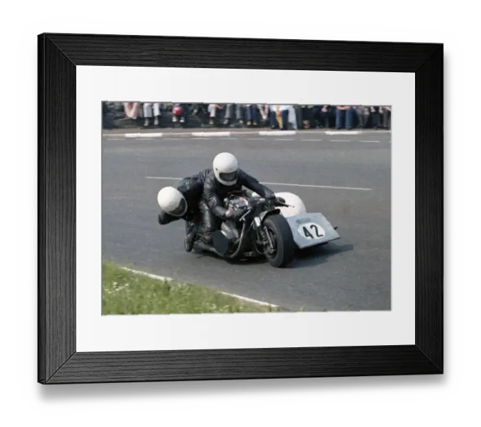 Framed Print : Robert Philpott & Mick Buxton (Laverda) 1978 Sidecar TT Framed Print : Robert Philpott & Mick Buxton (Laverda) 1978 Sidecar TT