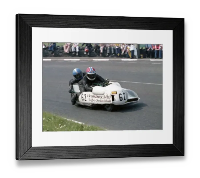 Framed Print : Eric Bregazzi & Jimmy Creer (Kawasaki) 1978 Sidecar TT Framed Print : Eric Bregazzi & Jimmy Creer (Kawasaki) 1978 Sidecar TT