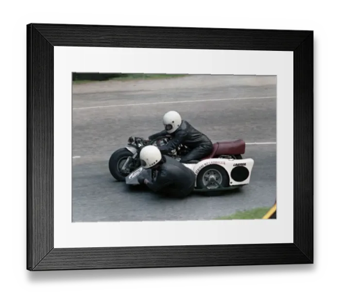 Framed Print : Robert Philpott & Michael Buxton (Laverda) 1978 Sidecar TT Framed Print : Robert Philpott & Michael Buxton (Laverda) 1978 Sidecar TT