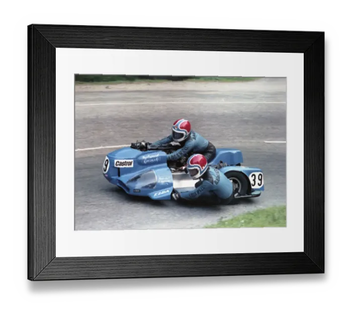 Framed Print : Artie Oates & Edda Oates (Inglewood Kawasaki) 1978 Sidecar TT Framed Print : Artie Oates & Edda Oates (Inglewood Kawasaki) 1978 Sidecar TT