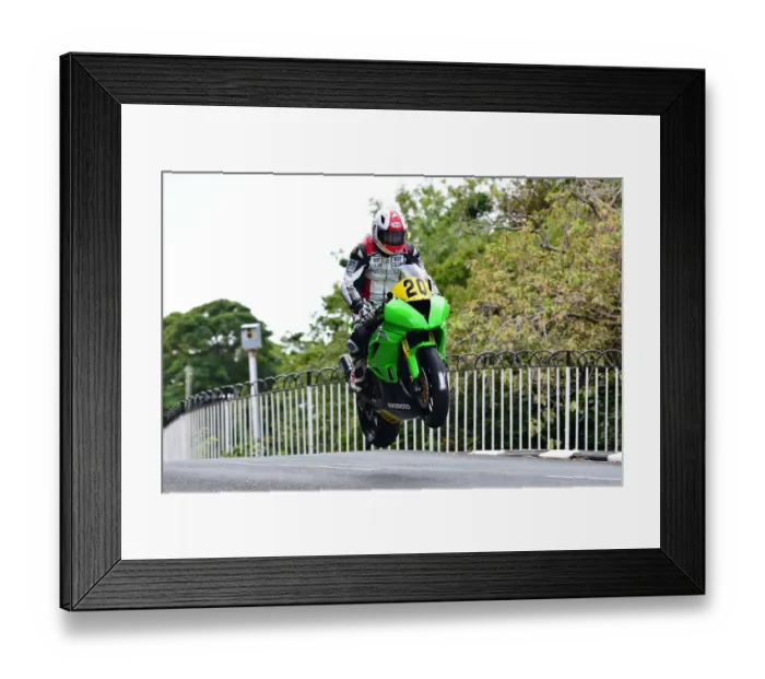 Framed Print : Dennis Booth (Suzuki) 2015 Senior Manx Grand Prix
