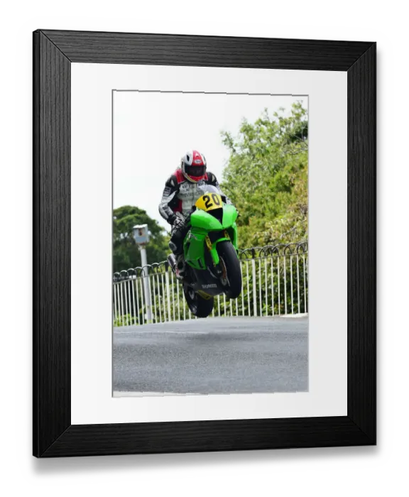 Framed Print : Dennis Booth (Suzuki) 2015 Senior Manx Grand Prix Framed Print : Dennis Booth (Suzuki) 2015 Senior Manx Grand Prix