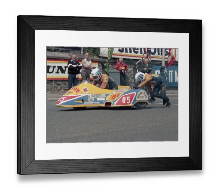 Framed Print : Jim Norbury & Norman Elcock (Yamaha) 1986 Sidecar TT Framed Print : Jim Norbury & Norman Elcock (Yamaha) 1986 Sidecar TT