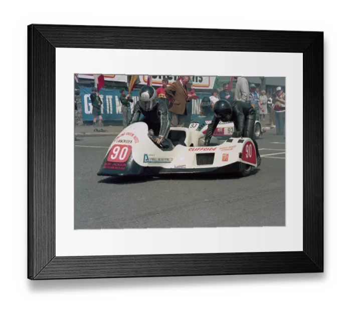 Framed Print : Colin Jacobs & Derek Fielding (Yamaha) 1986 Sidecar TT Framed Print : Colin Jacobs & Derek Fielding (Yamaha) 1986 Sidecar TT
