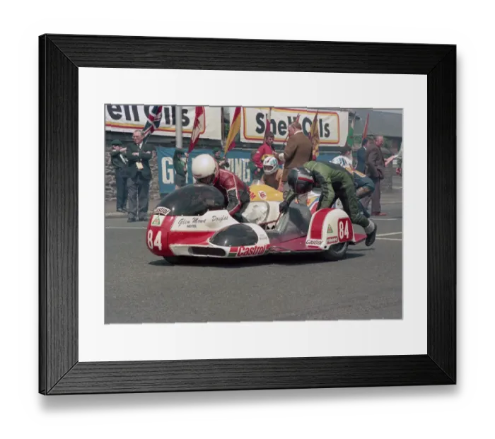 Framed Print : Mick Hamblin & Wallace Brammer (Windle Yamaha) 1986 Sidecar TT Framed Print : Mick Hamblin & Wallace Brammer (Windle Yamaha) 1986 Sidecar TT