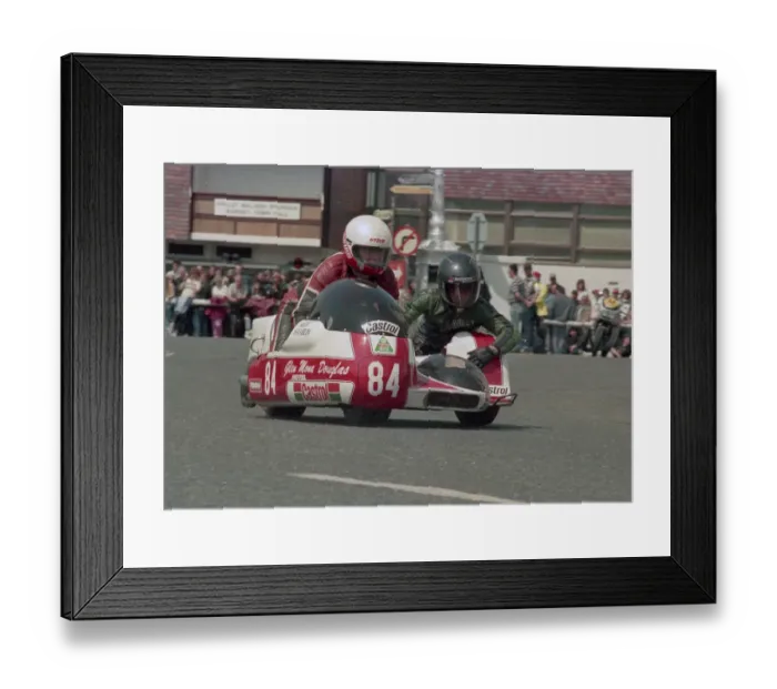 Framed Print : Mick Hamblin & Wally Brammer (Windle Yamaha) 1986 Sidecar TT Framed Print : Mick Hamblin & Wally Brammer (Windle Yamaha) 1986 Sidecar TT