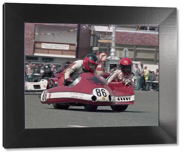 Bob Munro & Dickie Gale (Suzuki) 1986 Sidecar TT