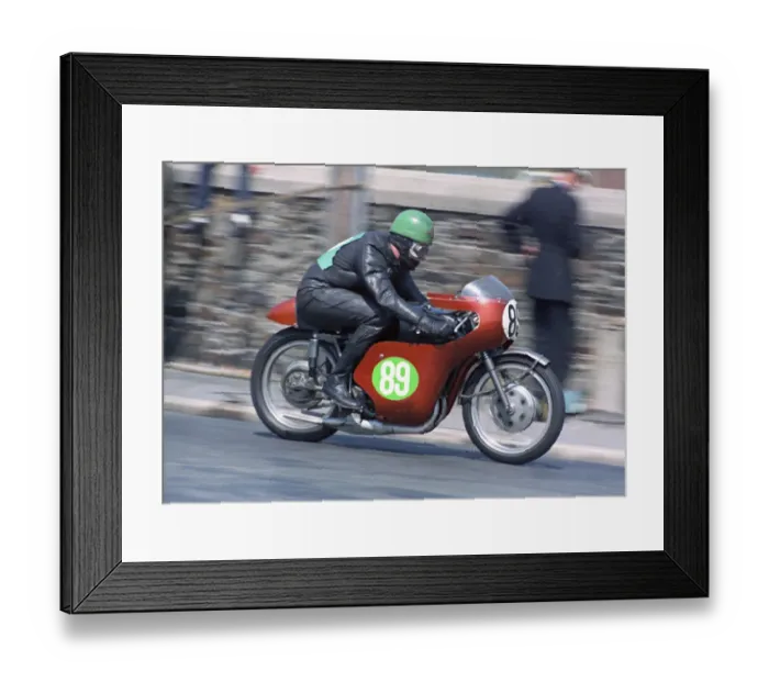 Framed Print : Ross Hannan (Yamaha) 1969 Lightweight TT Framed Print : Ross Hannan (Yamaha) 1969 Lightweight TT