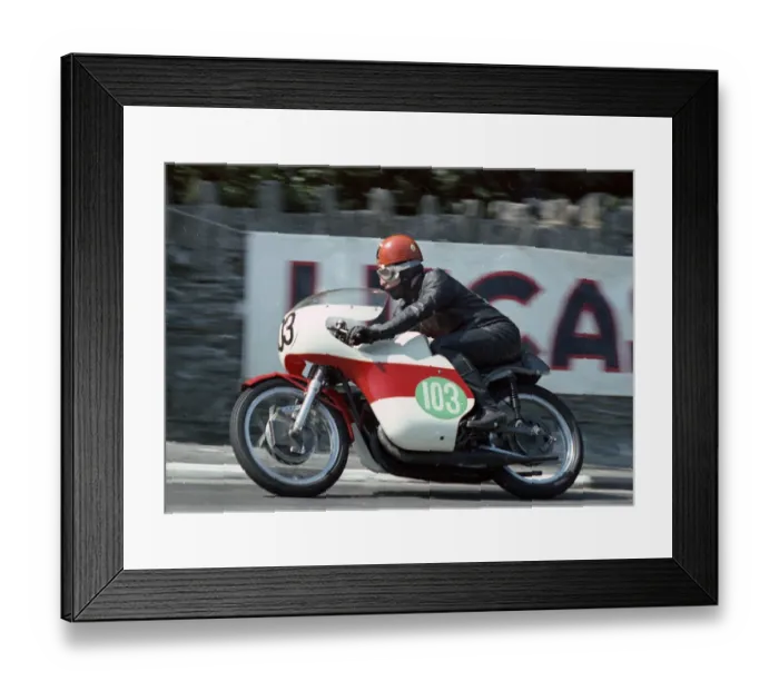 Framed Print : Des Evans (Yamaha) 1967 Lightweight TT Framed Print : Des Evans (Yamaha) 1967 Lightweight TT