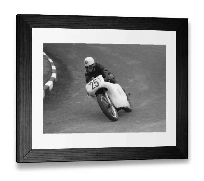 Framed Print : Leo Bury (Norton) 1962 Senior Manx Grand Prix Framed Print : Leo Bury (Norton) 1962 Senior Manx Grand Prix