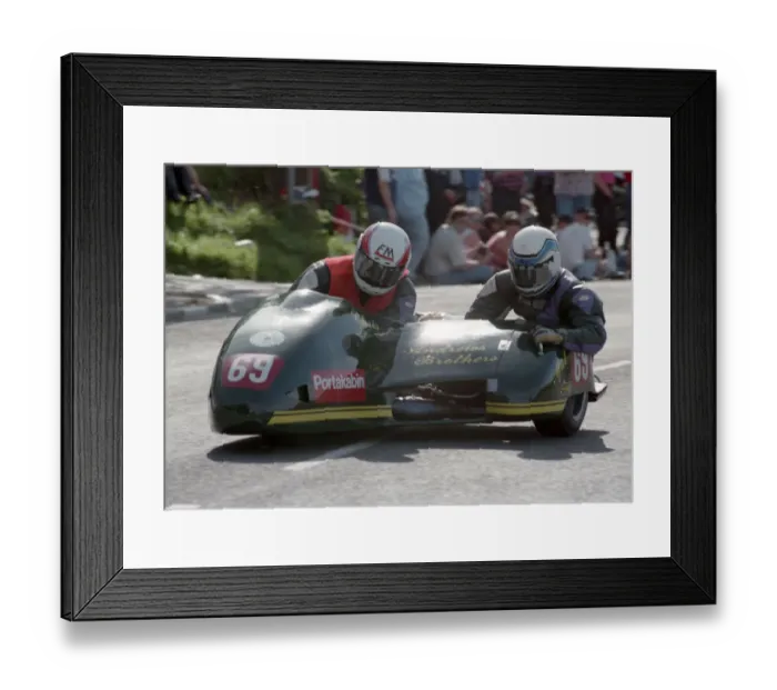 Framed Print : Christopher Andrews & Malcolm Andrews (Windle Yamaha) 1993 Sidecar TT Framed Print : Christopher Andrews & Malcolm Andrews (Windle Yamaha) 1993 Sidecar TT