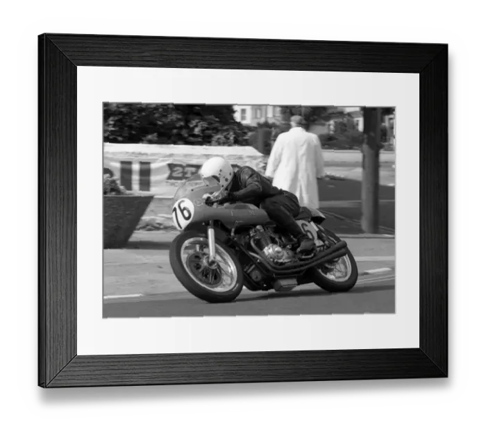 Framed Print : Frank Moss (Honda spl) 1977 Senior Manx Grand Prix Framed Print : Frank Moss (Honda spl) 1977 Senior Manx Grand Prix