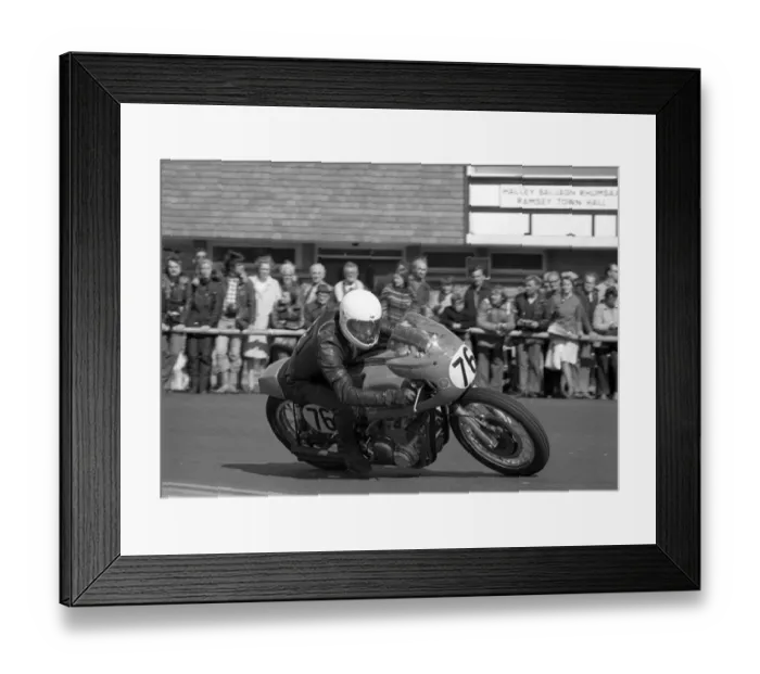 Framed Print : Frank Moss (Honda spl) 1977 Senior Manx Grand Prix Framed Print : Frank Moss (Honda spl) 1977 Senior Manx Grand Prix