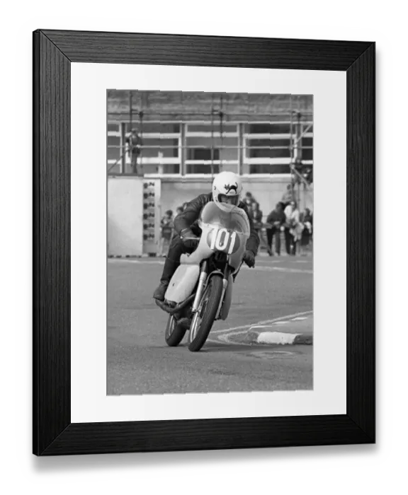 Framed Print : Tom Herley (Ducati) 1973 Lightweight Manx Grand Prix Framed Print : Tom Herley (Ducati) 1973 Lightweight Manx Grand Prix