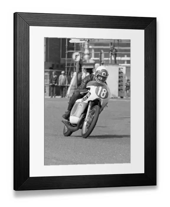 Framed Print : Andrew Hardman (Bultaco) 1973 Lightweight Manx Grand Prix Framed Print : Andrew Hardman (Bultaco) 1973 Lightweight Manx Grand Prix