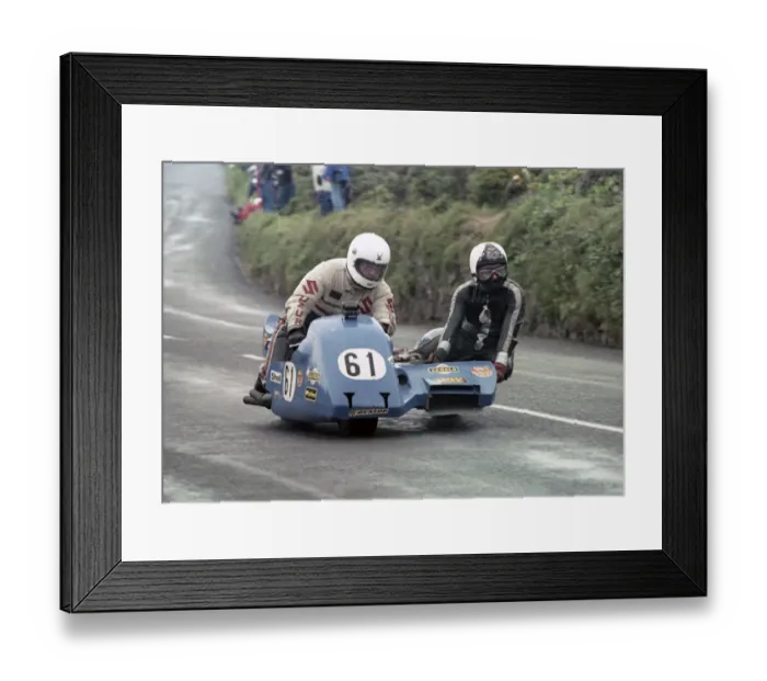 Framed Print : Bran Bardsley & Peter Cropper (Cooper Yamaha) 1978 Sidecar TT Framed Print : Bran Bardsley & Peter Cropper (Cooper Yamaha) 1978 Sidecar TT