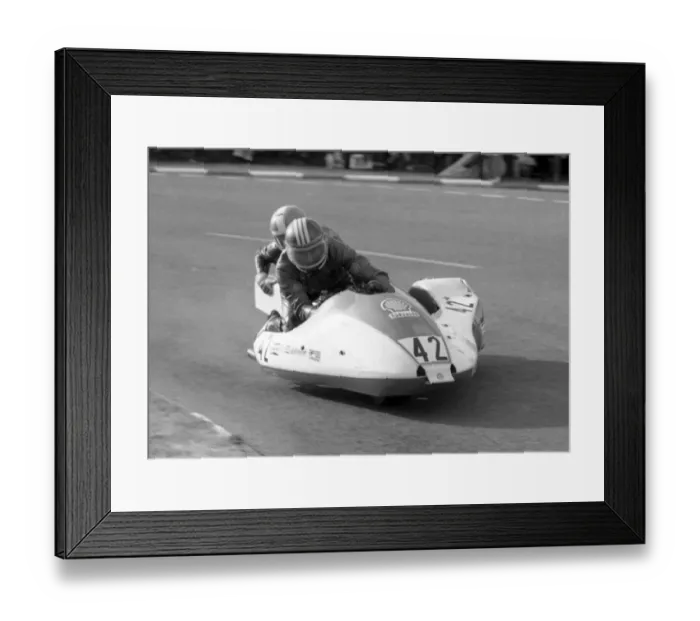 Framed Print : Mick Wortley & Chris Cockbill (Bill Boddice Kawasaki) 1980 Sidecar TT Framed Print : Mick Wortley & Chris Cockbill (Bill Boddice Kawasaki) 1980 Sidecar TT