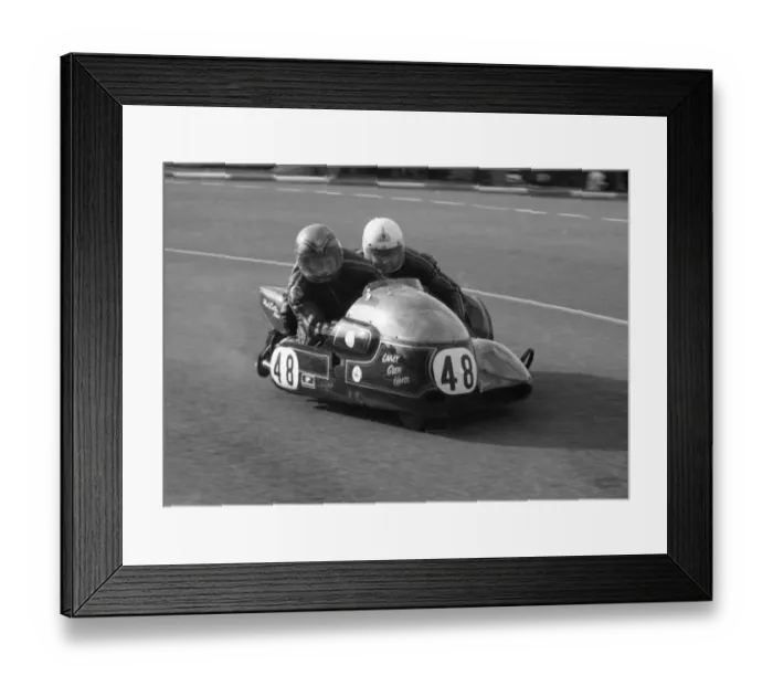 Framed Print : Keith Griffin & Malcolm Sharrocks (Suzuki) 1980 Sidecar TT Framed Print : Keith Griffin & Malcolm Sharrocks (Suzuki) 1980 Sidecar TT