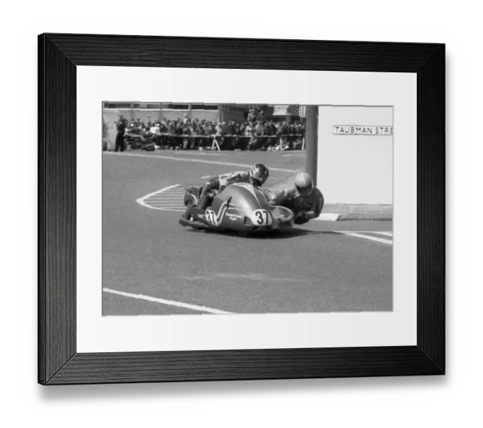 Framed Print : Dave Saunders & Peter Mooney (Kawasaki) 1981 Sidecar TT Framed Print : Dave Saunders & Peter Mooney (Kawasaki) 1981 Sidecar TT