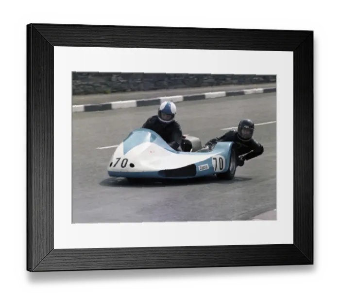 Framed Print : Helmut Lunneman & Tony Hilliard (Yamaha) 1980 Sidecar TT Framed Print : Helmut Lunneman & Tony Hilliard (Yamaha) 1980 Sidecar TT