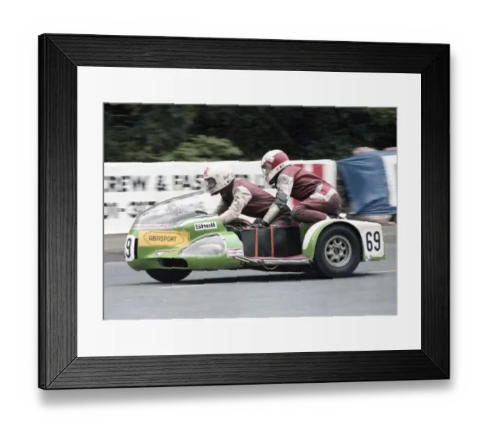 Framed Print : Goronwy Davies & Elfed Davies (Yamaha) 1979 Sidecar TT Framed Print : Goronwy Davies & Elfed Davies (Yamaha) 1979 Sidecar TT