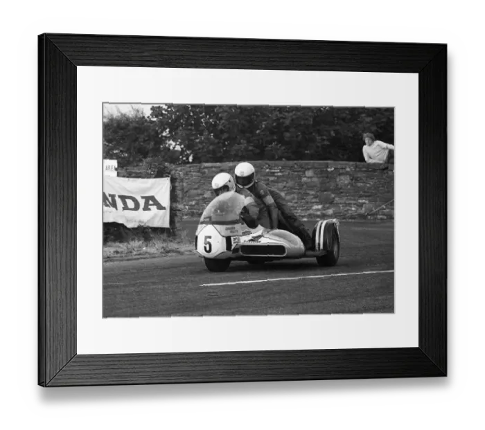 Framed Print : Graham Hilditch & Kevin Littlemore (Yamaha) 1975 Southern 100 Framed Print : Graham Hilditch & Kevin Littlemore (Yamaha) 1975 Southern 100