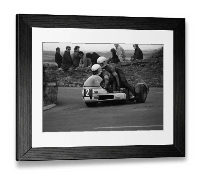 Framed Print : Graham Hilditch & Kevin Littlemore (Yamaha) 1976 Southern 100 Framed Print : Graham Hilditch & Kevin Littlemore (Yamaha) 1976 Southern 100