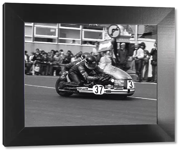 Graham Hilditch & Vince Biggs (Yamaha) 1977 Sidecar TT