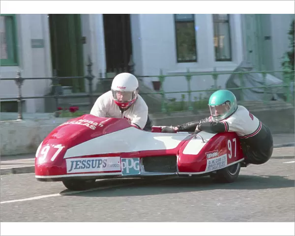 Mick Hamblin & Robert Smith (Yamaha) 1987 Sidecar TT
