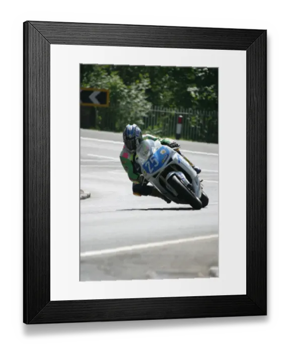 Framed Print : Kevin Mawdsley (Honda) 2005 Supersport TT