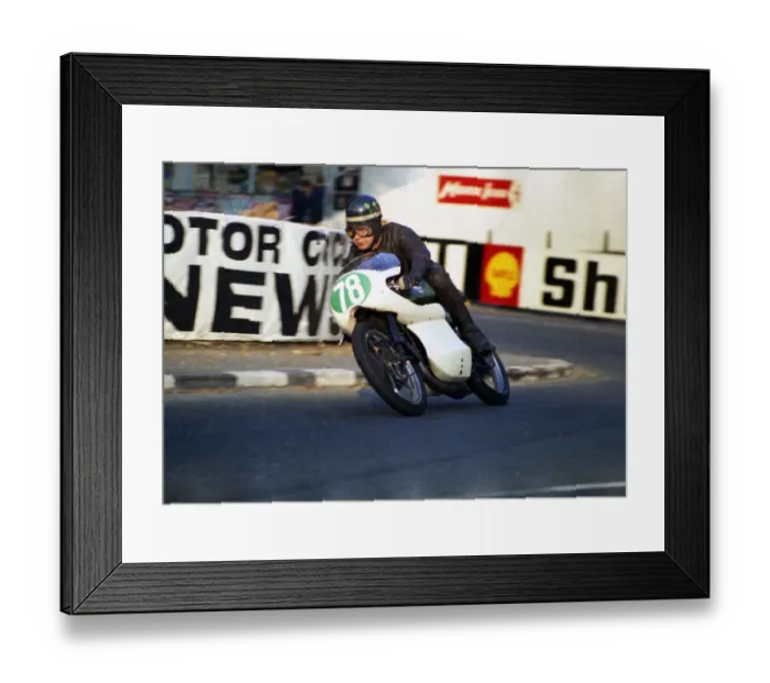 Framed Print : James Ward (Royal Enfield) 1968 Lightweight Manx Grand Prix Framed Print : James Ward (Royal Enfield) 1968 Lightweight Manx Grand Prix