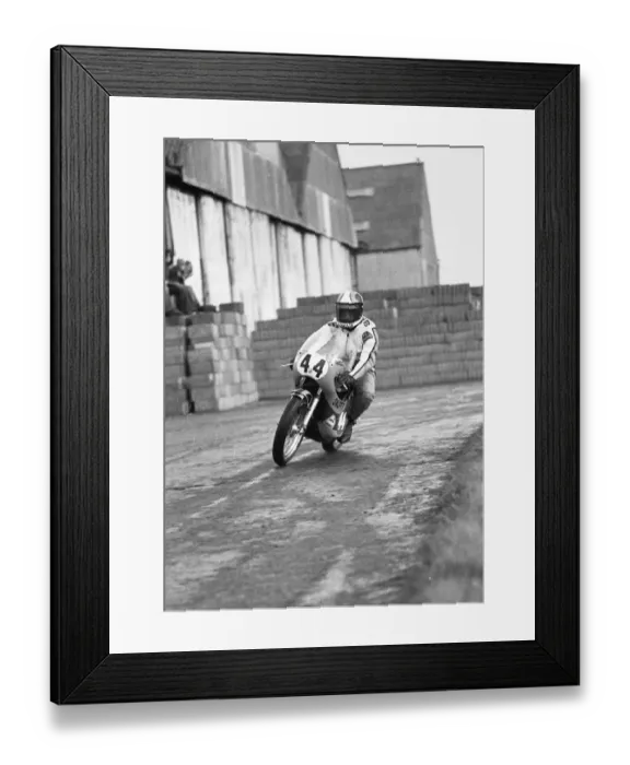 Framed Print : Stephen Snuffy Davies (Yamaha) 1975 Jurby Airfield Framed Print : Stephen Snuffy Davies (Yamaha) 1975 Jurby Airfield