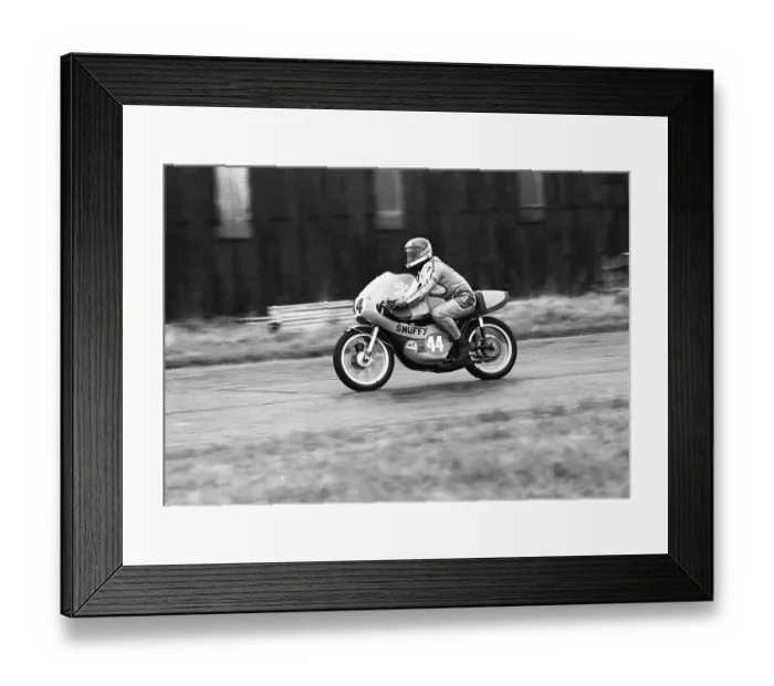 Framed Print : Stephen Snuffy Davies (Yamaha) 1975 Jurby Airfield Framed Print : Stephen Snuffy Davies (Yamaha) 1975 Jurby Airfield